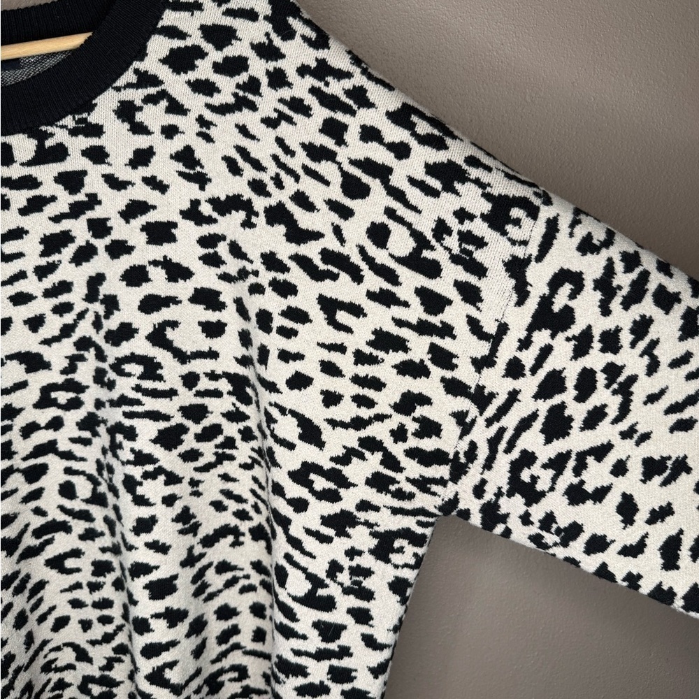 T Tahari Woman Cheetah Print Crew Neck Sweater Size 1X Baddie Cozy Eclectic Chic - Picture 7 of 16